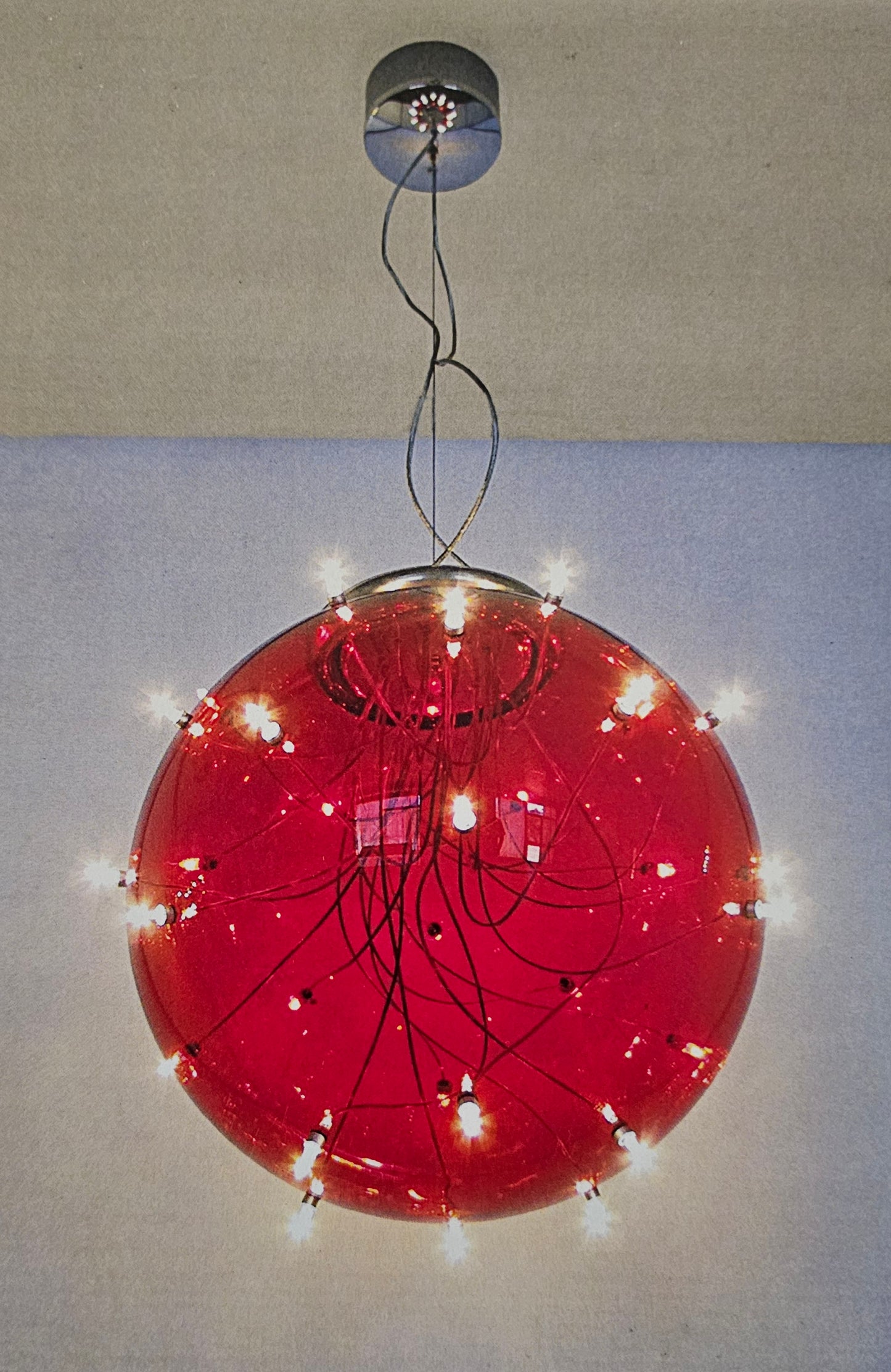 CIP-1045R-30-13, Cipriani B-Rain, Red Acrylic 50cm Sphere Hanging Light. 30 Light. 12v Bi-pin LED required - not included.
Made In Italy.