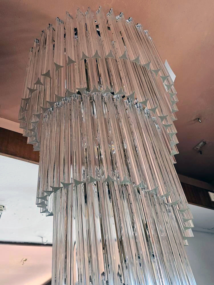 The Classic Murano Spiral Medium Chandelier with Clear Glass and Metal Frame. Characterised by its three sided triangular prism glass elements hung on individual prongs which spiral the edge around the steel, gold painted frame. Gold or Chrome Finish Chain/Canopy can be supplied, this will need to be confirmed prior to delivery.
